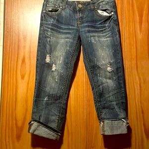 Almost Famous Ripped Jean Capris!! Size 5!
